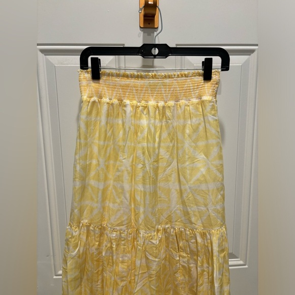 Intermix Adeline Printed Tiered Midi Skirt Yellow and White. - Picture 8 of 9